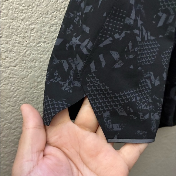 Lululemon Men Black Surge 6" Linerless Barrys Shorts M - Picture 5 of 13